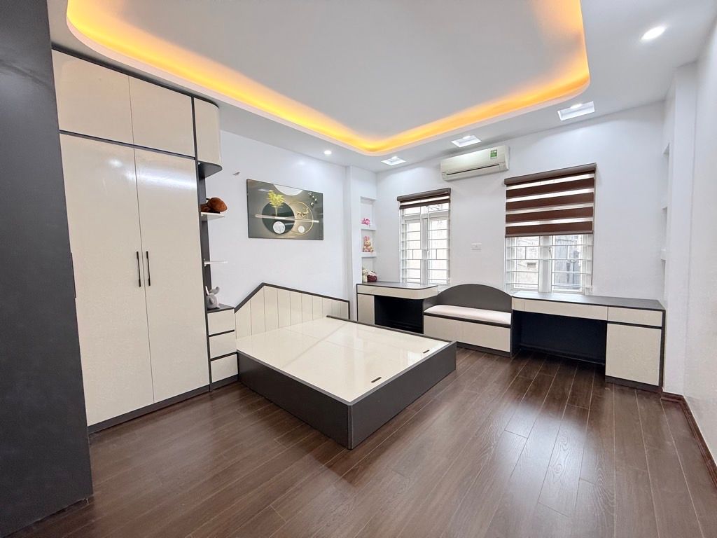 Bán nhà Bằng Liệt - diện tích 30m2 5 tầng - gần ô tô - giá 7,9 tỷ