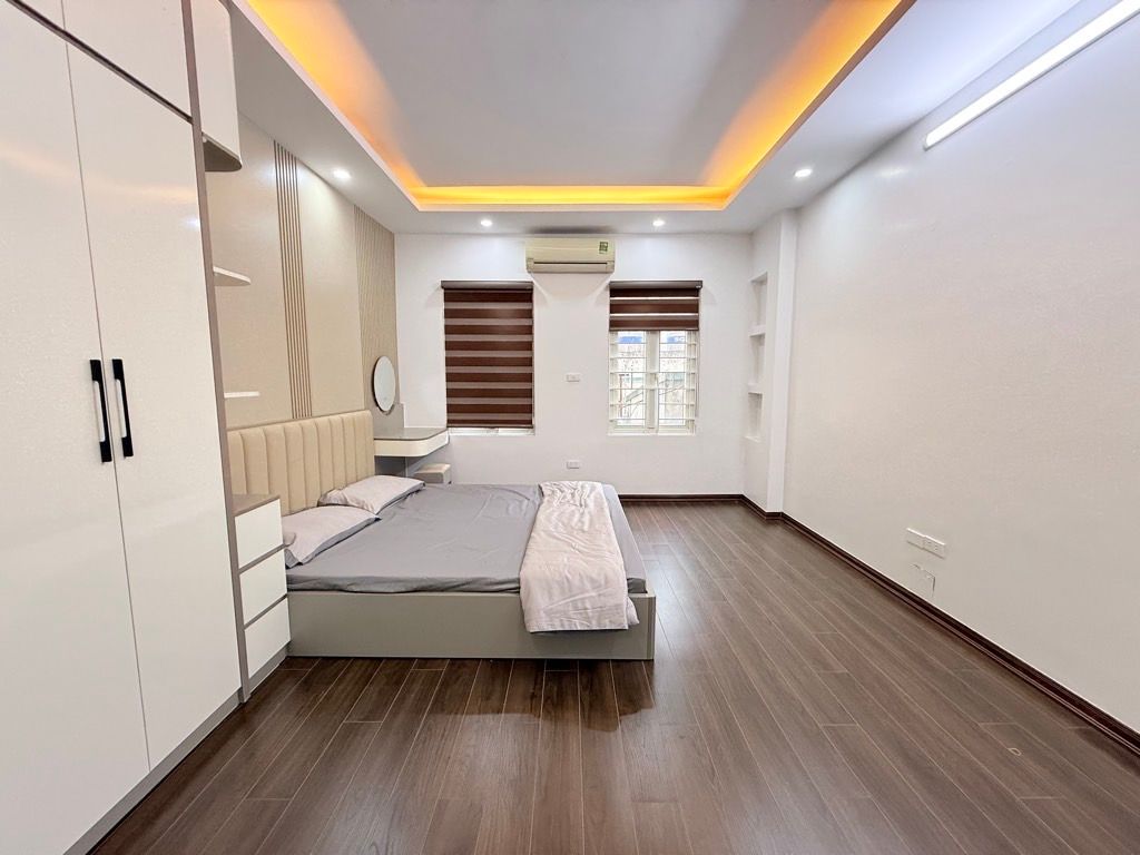 Bán nhà Bằng Liệt - diện tích 30m2 5 tầng - gần ô tô - giá 7,9 tỷ