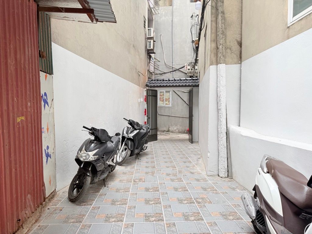 Bán nhà Bằng Liệt - diện tích 30m2 5 tầng - gần ô tô - giá 7,9 tỷ