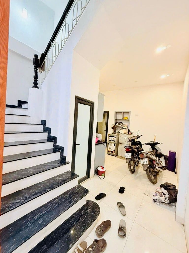 Bán nhà Trương Định - diện tích 39m2 4 tầng - Nhà 4 tầng cho thuê cực đỉnh - giá 9,6 tỷ