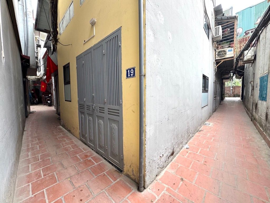 Bán nhà Vũ Tông Phan - diện tích 30.6m2 2 tầng - LÔ GÓC - Ô TÔ TRÁNH - giá 3,35 tỷ