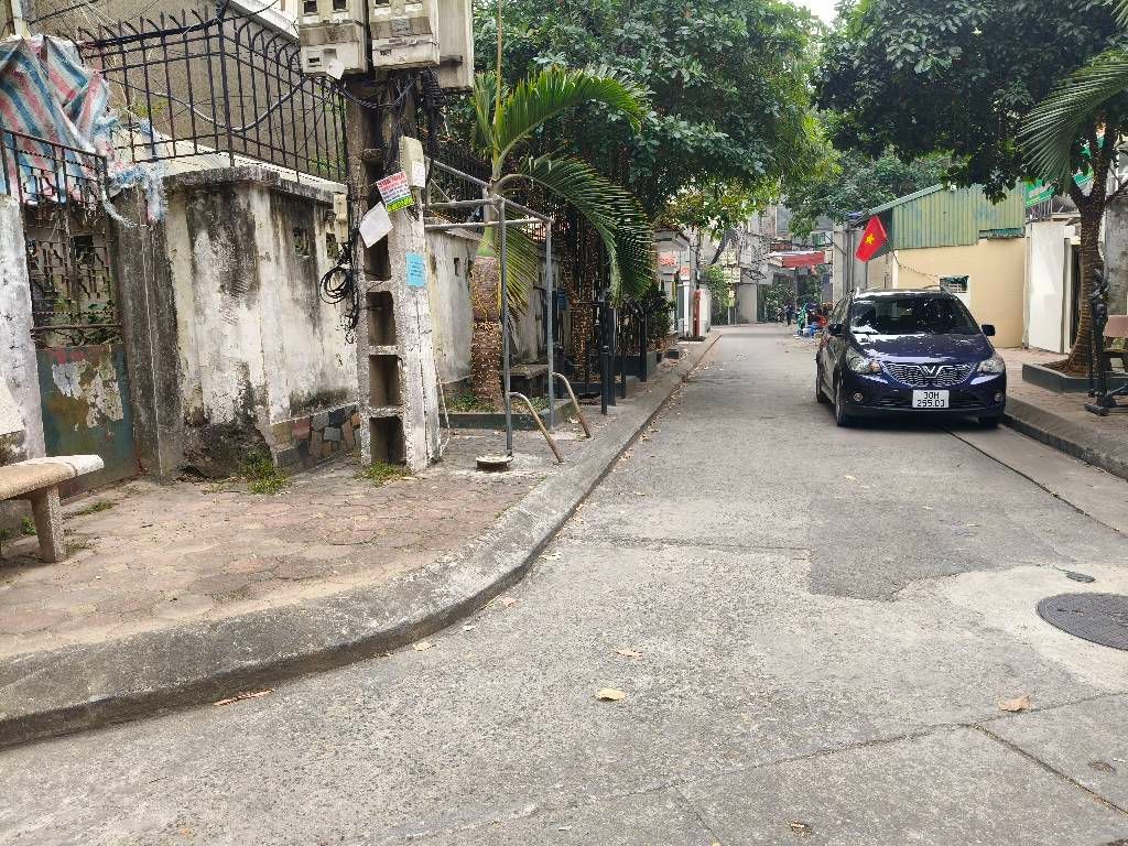 Bán nhà Minh Khai - diện tích 90m2 2 tầng - Ô tô đỗ cửa - giá 7,4 tỷ