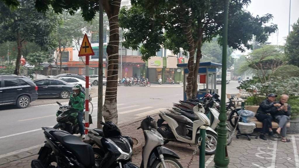 Bán nhà Khu Đô Thị Linh Đàm - diện tích 93m2 1 tầng - Kinh doanh sầm uất - giá 13,5 tỷ