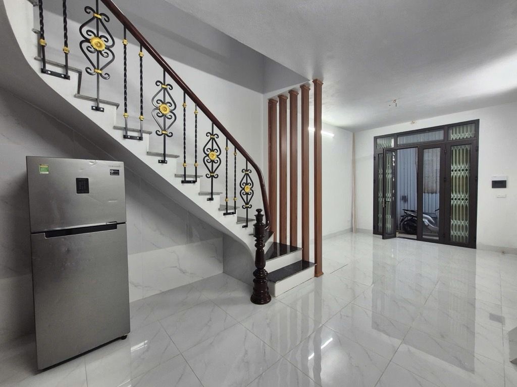 Bán nhà Định Công Thượng - diện tích 40m2 2 tầng - Ô tô đỗ cửa - giá 2,75 tỷ