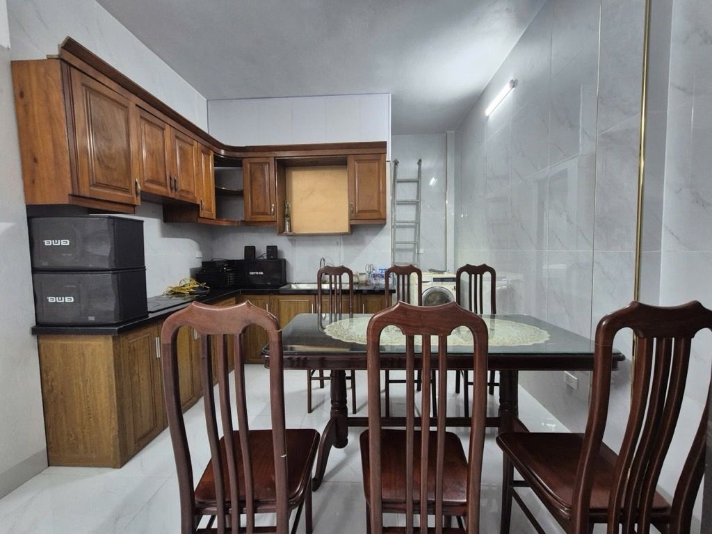 Bán nhà Định Công Thượng - diện tích 40m2 2 tầng - Ô tô đỗ cửa - giá 2,75 tỷ