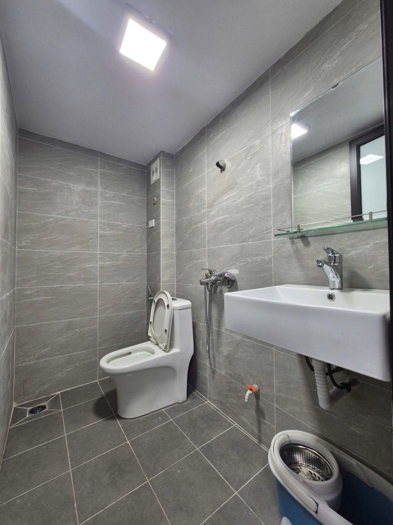 Bán nhà Định Công Thượng - diện tích 40m2 2 tầng - Ô tô đỗ cửa - giá 2,75 tỷ