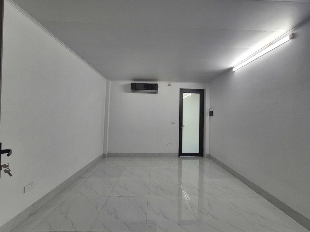 Bán nhà Định Công Thượng - diện tích 40m2 2 tầng - Ô tô đỗ cửa - giá 2,75 tỷ