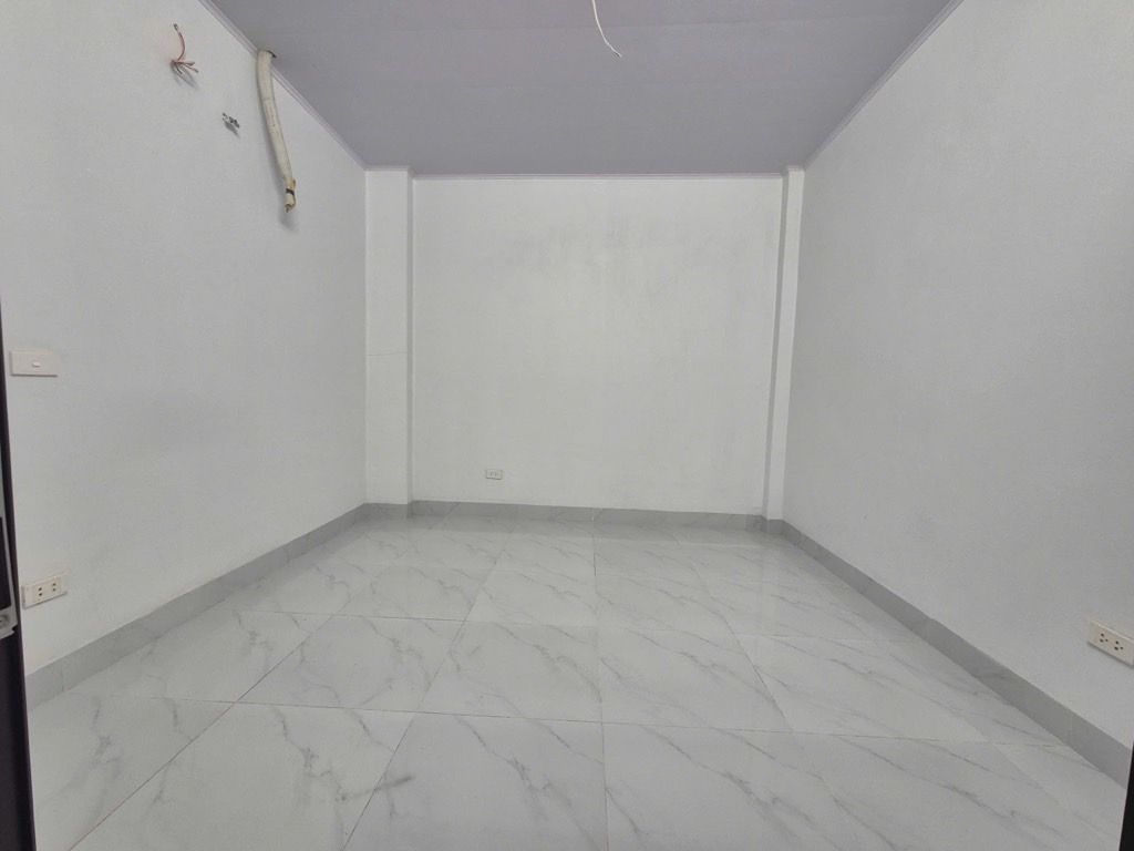 Bán nhà Định Công Thượng - diện tích 40m2 2 tầng - Ô tô đỗ cửa - giá 2,75 tỷ