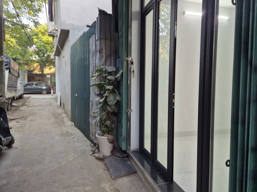 Bán nhà Định Công Thượng - diện tích 40m2 2 tầng - Ô tô đỗ cửa - giá 2,75 tỷ