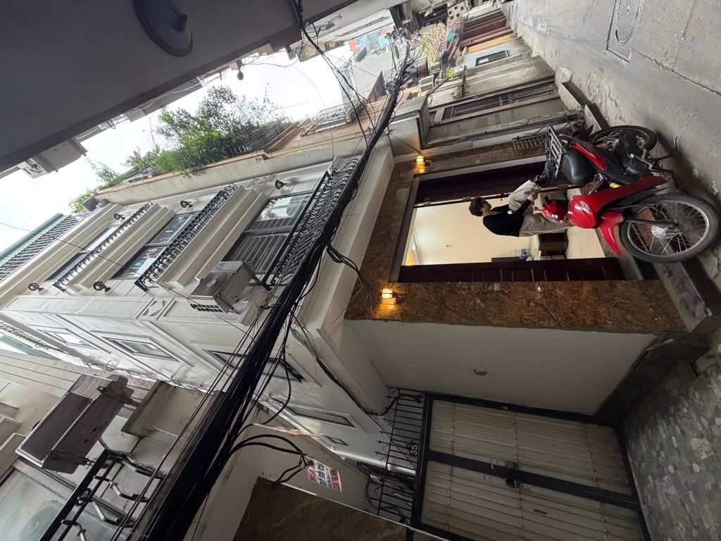 Bán nhà Phố 8/3 - diện tích 32,1m2 5 tầng - Lô góc - giá 7,6 tỷ