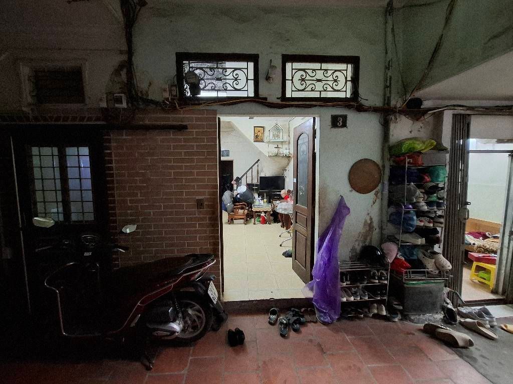 Bán nhà Thịnh Quang - diện tích 46m2 3 tầng - gần ô tô - giá 9,4 tỷ