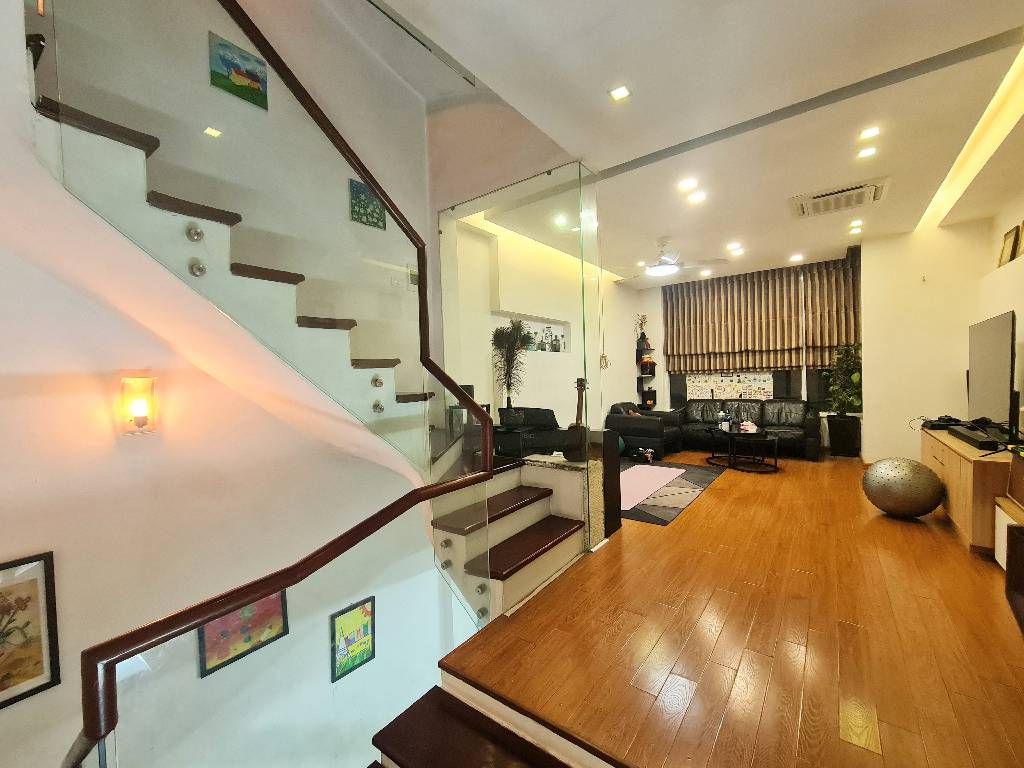 Bán nhà Định Công - diện tích 68m2 5 tầng - Ô TÔ VÀO NHÀ - giá 21 tỷ