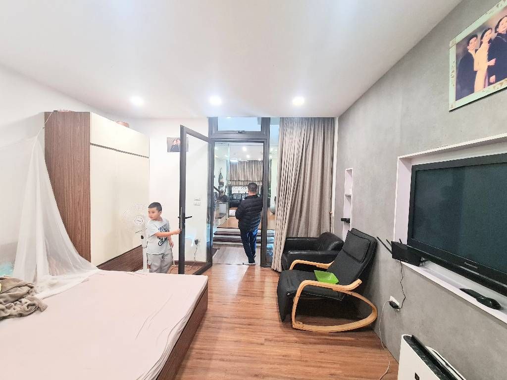 Bán nhà Định Công - diện tích 68m2 5 tầng - Ô TÔ VÀO NHÀ - giá 21 tỷ