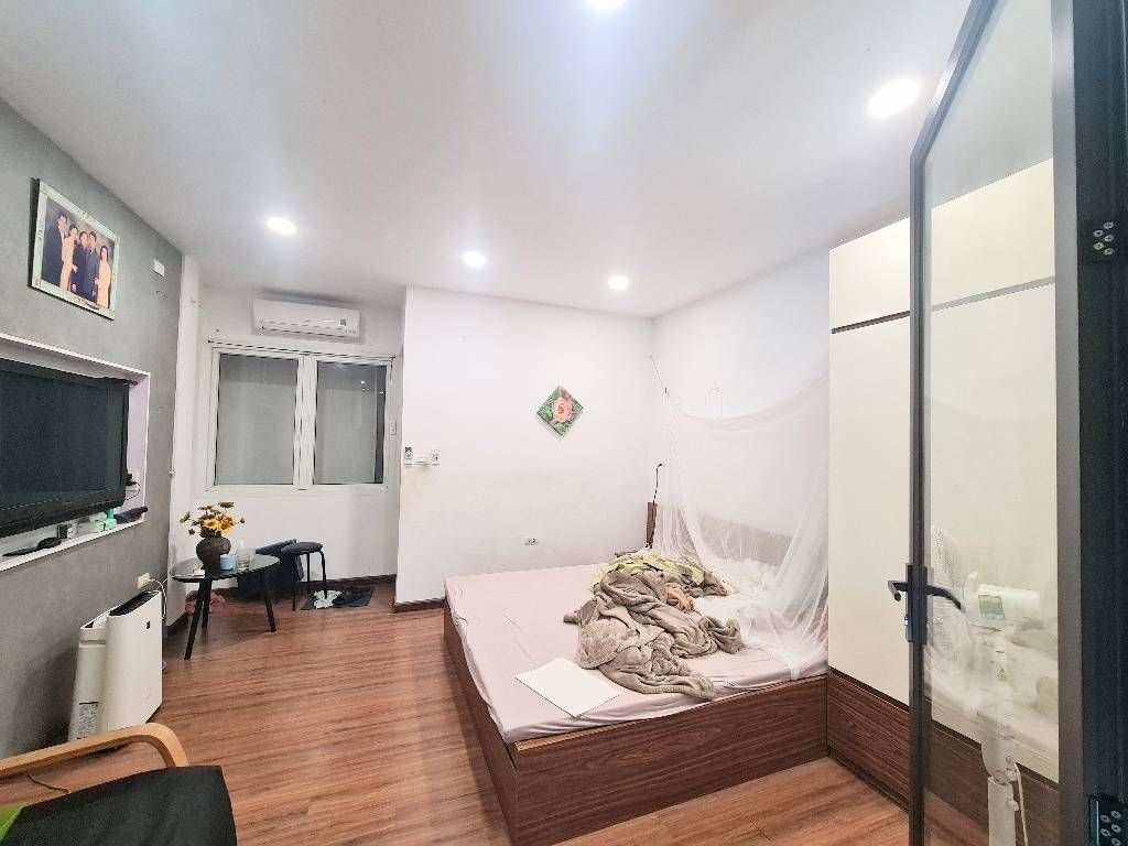 Bán nhà Định Công - diện tích 68m2 5 tầng - Ô TÔ VÀO NHÀ - giá 21 tỷ