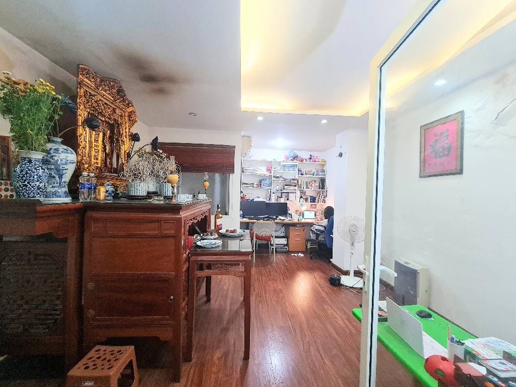 Bán nhà Định Công - diện tích 68m2 5 tầng - Ô TÔ VÀO NHÀ - giá 21 tỷ