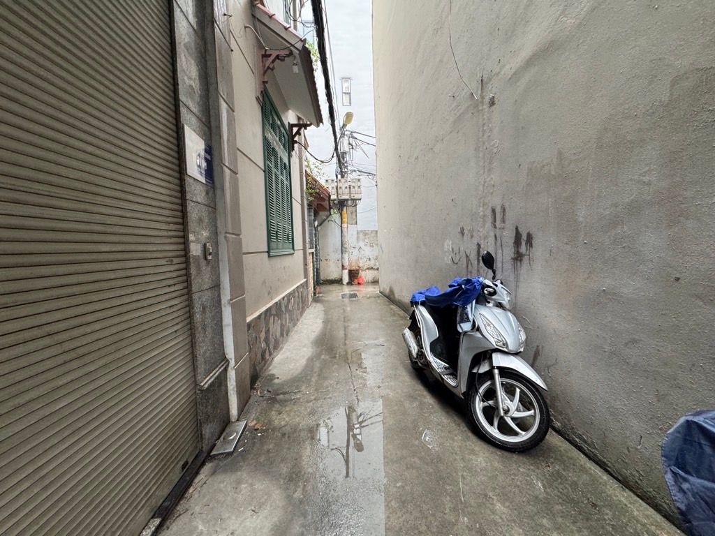 Bán nhà Đại Từ - diện tích 42.2m2 4 tầng - Nhà thuộc ngõ, gần hồ Linh Đàm - giá 11 tỷ