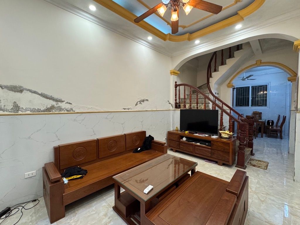 Bán nhà Đại Từ - diện tích 42.2m2 4 tầng - Nhà thuộc ngõ, gần hồ Linh Đàm - giá 11 tỷ