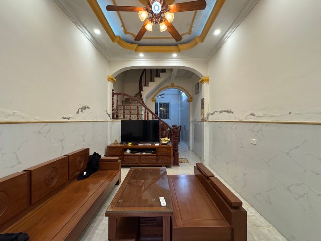 Bán nhà Đại Từ - diện tích 42.2m2 4 tầng - Nhà thuộc ngõ, gần hồ Linh Đàm - giá 11 tỷ