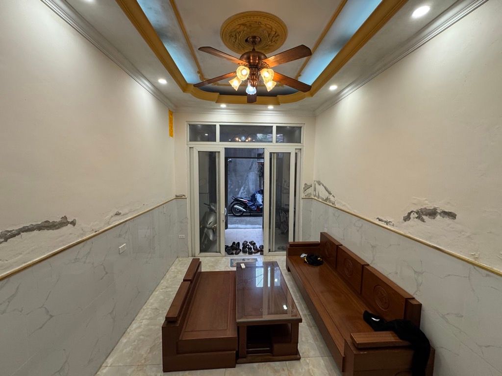 Bán nhà Đại Từ - diện tích 42.2m2 4 tầng - Nhà thuộc ngõ, gần hồ Linh Đàm - giá 11 tỷ