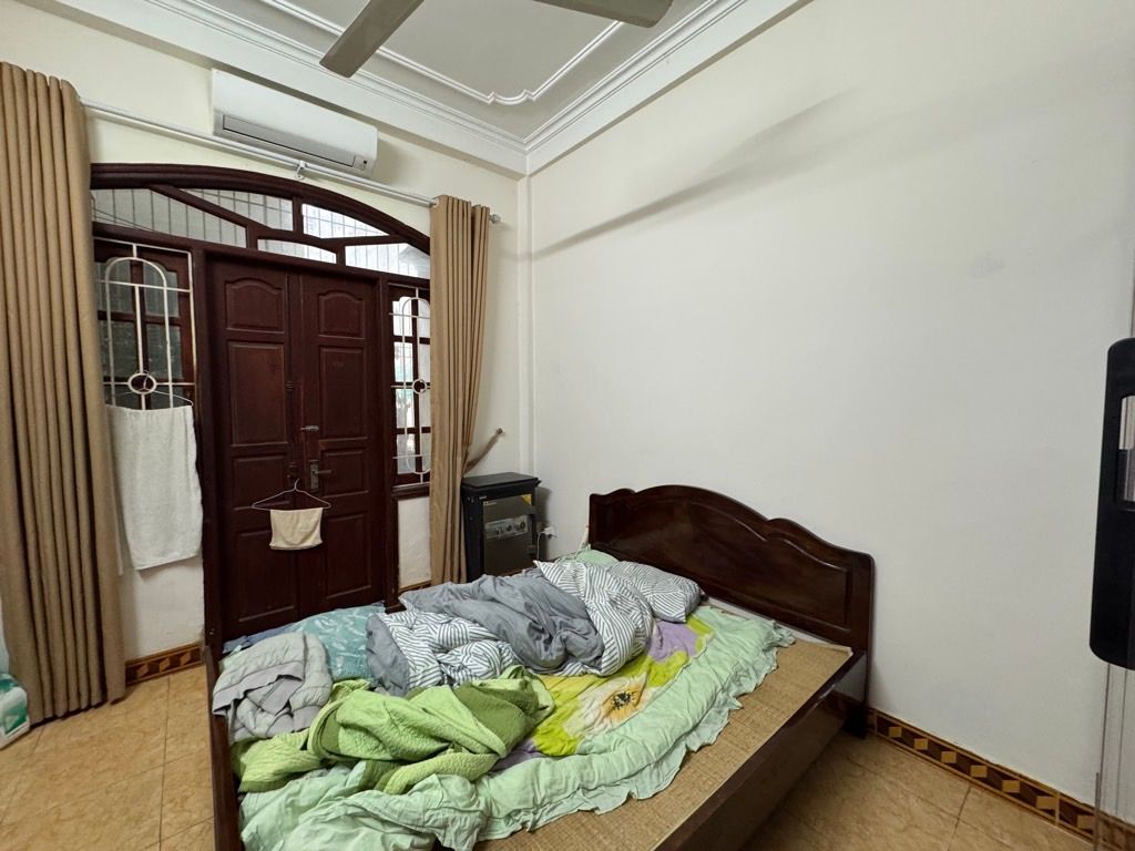 Bán nhà Đại Từ - diện tích 42.2m2 4 tầng - Nhà thuộc ngõ, gần hồ Linh Đàm - giá 11 tỷ