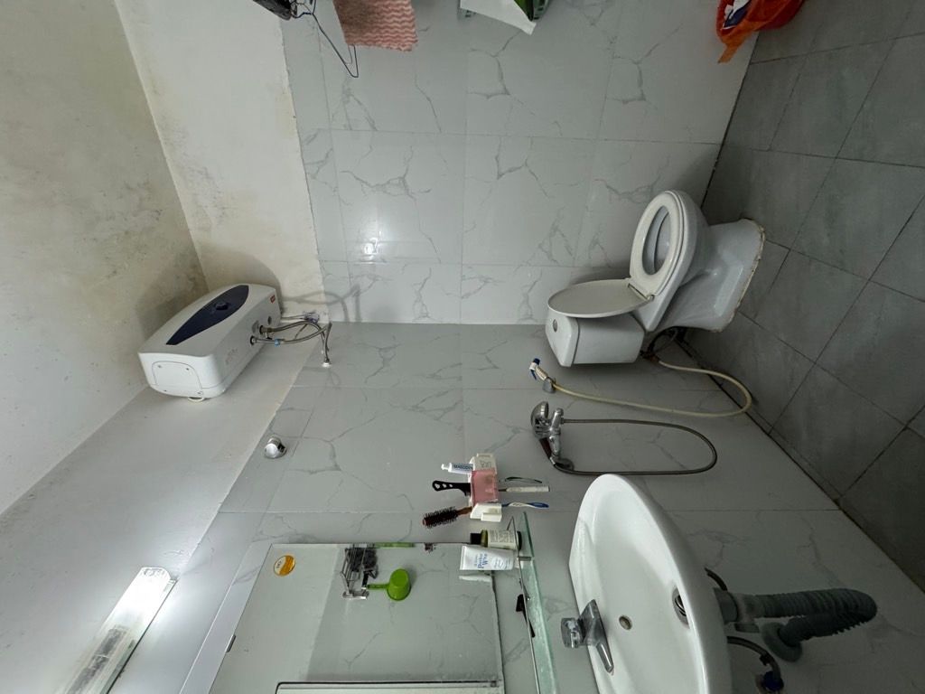 Bán nhà Đại Từ - diện tích 42.2m2 4 tầng - Nhà thuộc ngõ, gần hồ Linh Đàm - giá 11 tỷ