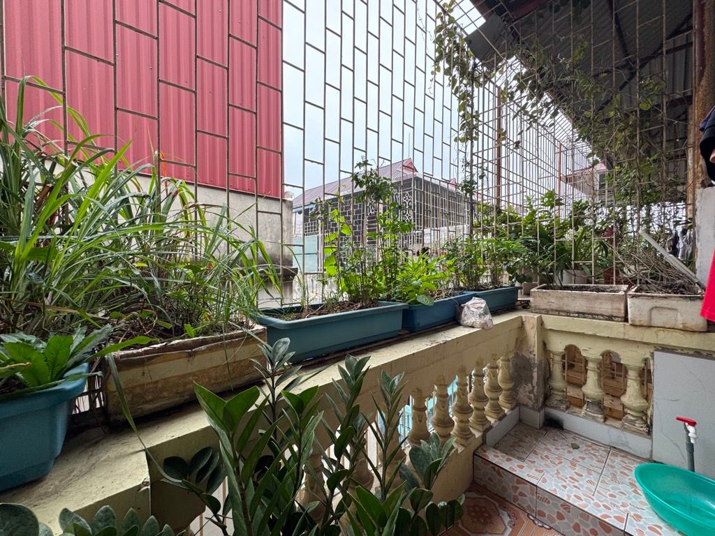 Bán nhà Đại Từ - diện tích 42.2m2 4 tầng - Nhà thuộc ngõ, gần hồ Linh Đàm - giá 11 tỷ