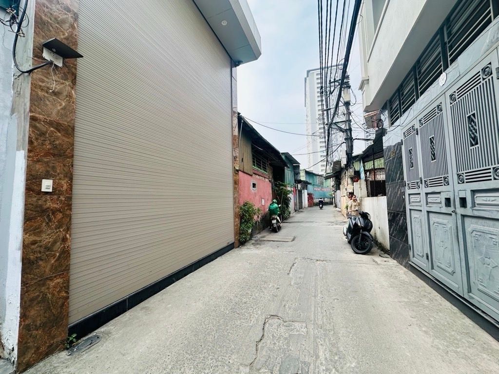 Bán nhà Trương Định - diện tích 70,5m2 2 tầng - Ô tô - giá 23,5 tỷ