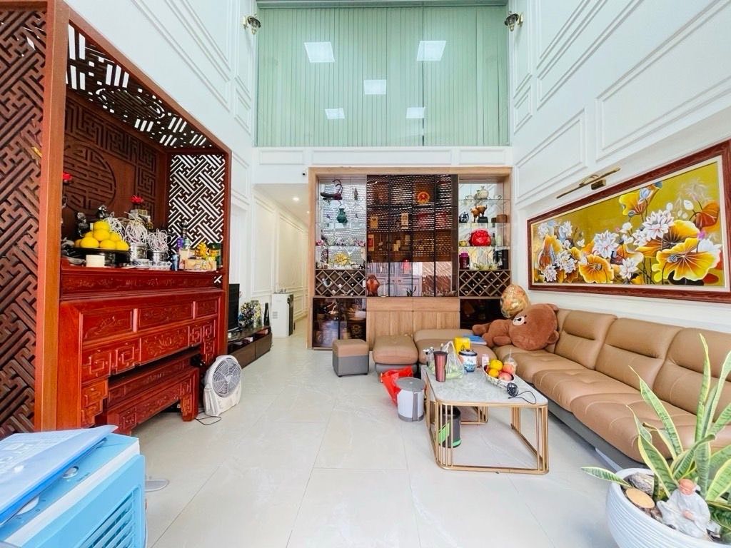 Bán nhà Trương Định - diện tích 70,5m2 2 tầng - Ô tô - giá 23,5 tỷ