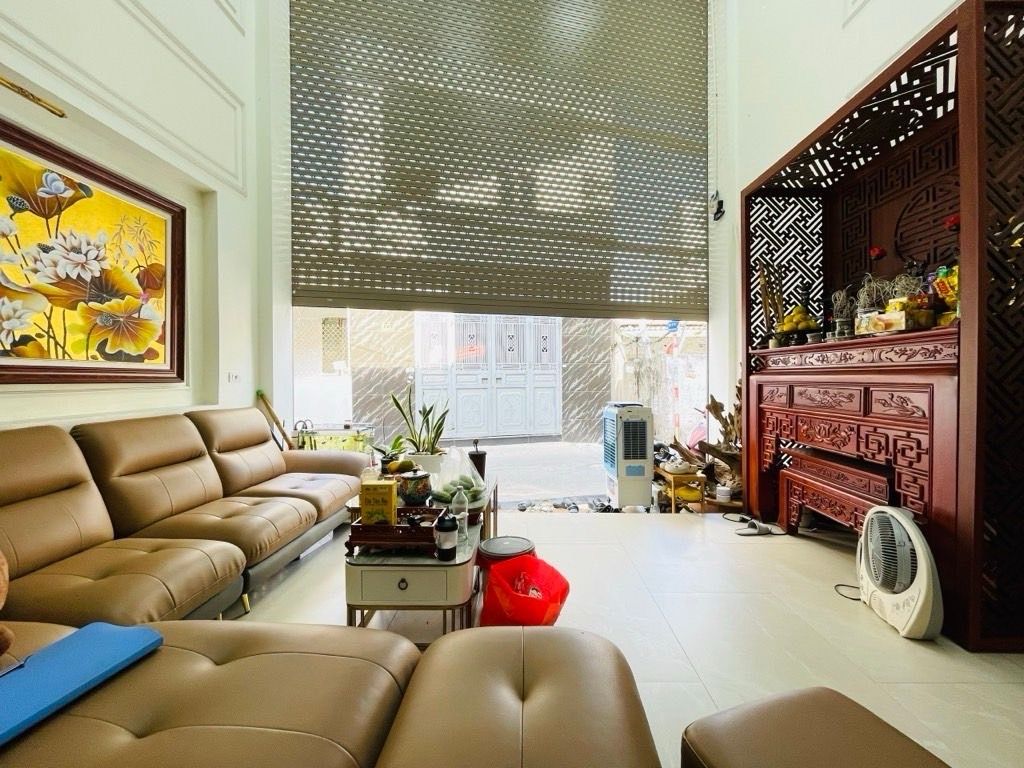 Bán nhà Trương Định - diện tích 70,5m2 2 tầng - Ô tô - giá 23,5 tỷ