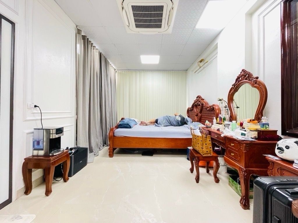 Bán nhà Trương Định - diện tích 70,5m2 2 tầng - Ô tô - giá 23,5 tỷ