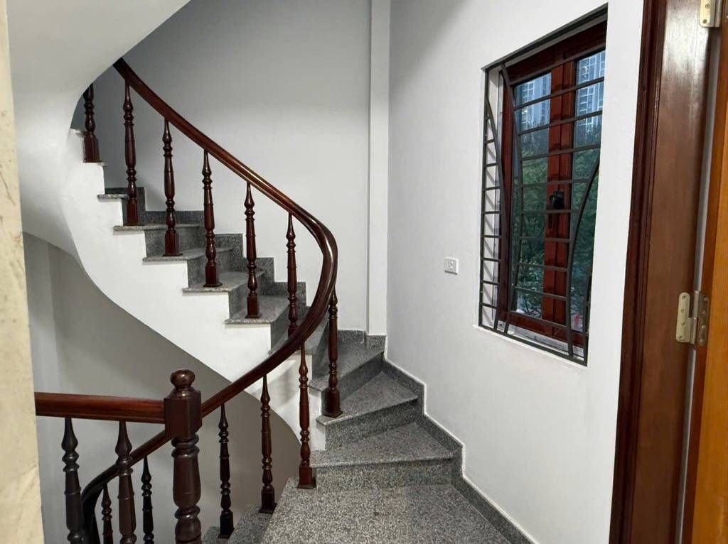 Bán nhà Trần Khát Chân - diện tích 27.5m2 5 tầng - Nhà mới nở hậu ở ngay - giá 9,4 tỷ