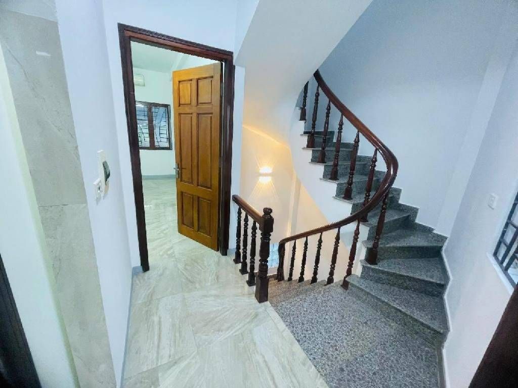 Bán nhà Trần Khát Chân - diện tích 27.5m2 5 tầng - Nhà mới nở hậu ở ngay - giá 9,4 tỷ