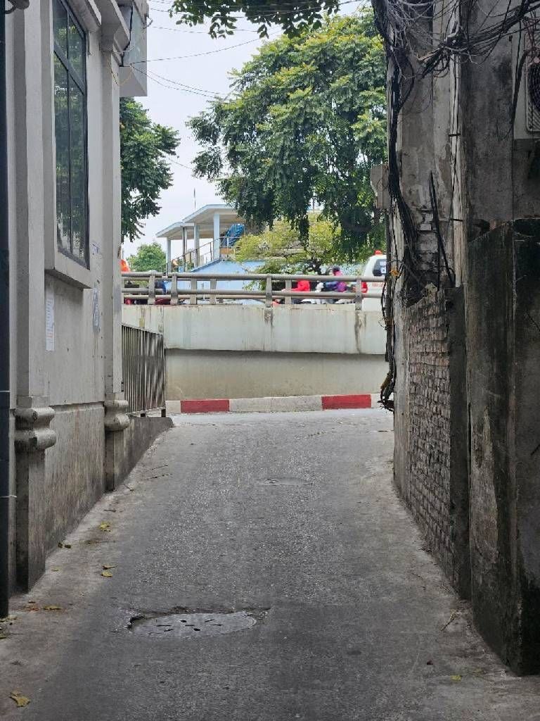 Bán nhà Trần Khát Chân - diện tích 27.5m2 5 tầng - Nhà mới nở hậu ở ngay - giá 9,4 tỷ