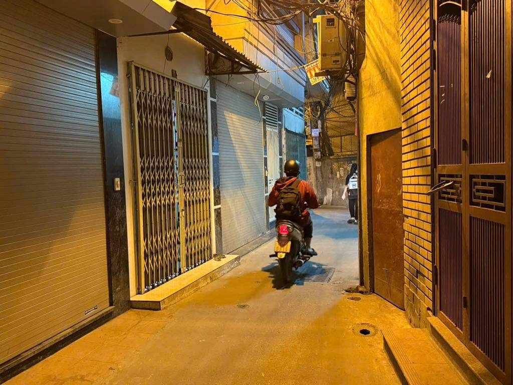 Bán nhà Trần Khát Chân - diện tích 27.5m2 5 tầng - Nhà mới nở hậu ở ngay - giá 9,4 tỷ