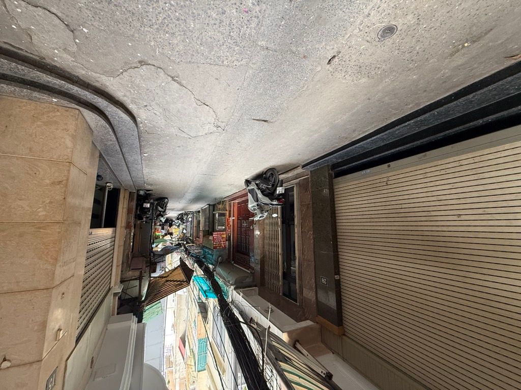 Bán nhà Ao Dài - diện tích 42m2 2 tầng - Mặt ngõ thông - giá 9,4 tỷ