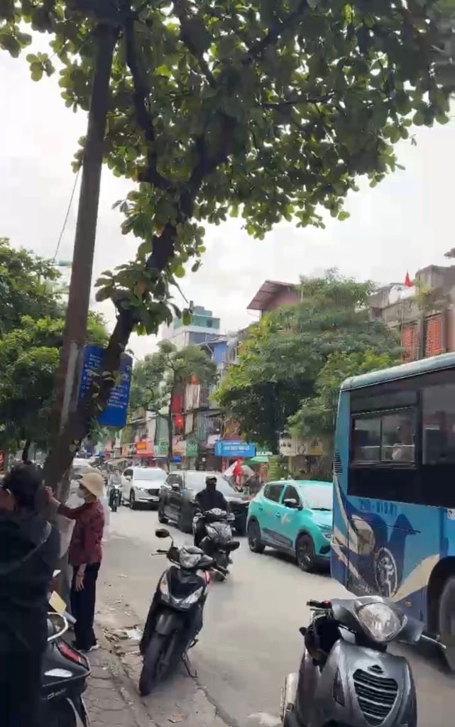 Bán nhà Thái Thịnh - diện tích 39.5m2 3 tầng - Mặt ngõ thông, vị trí siêu đẹp - giá 10 tỷ