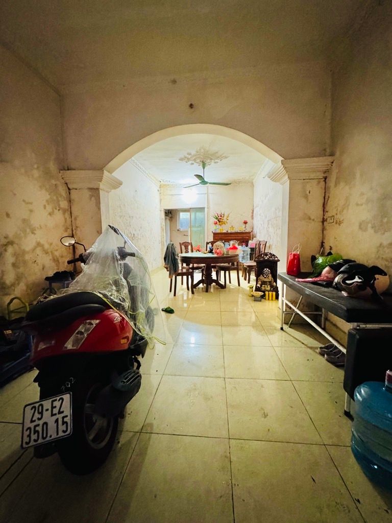 Bán nhà Thái Thịnh - diện tích 39.5m2 3 tầng - Mặt ngõ thông, vị trí siêu đẹp - giá 10 tỷ