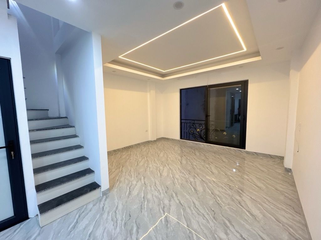 Bán nhà Minh Khai - diện tích 50m2 5 tầng - Thang máy - giá 13,5 tỷ