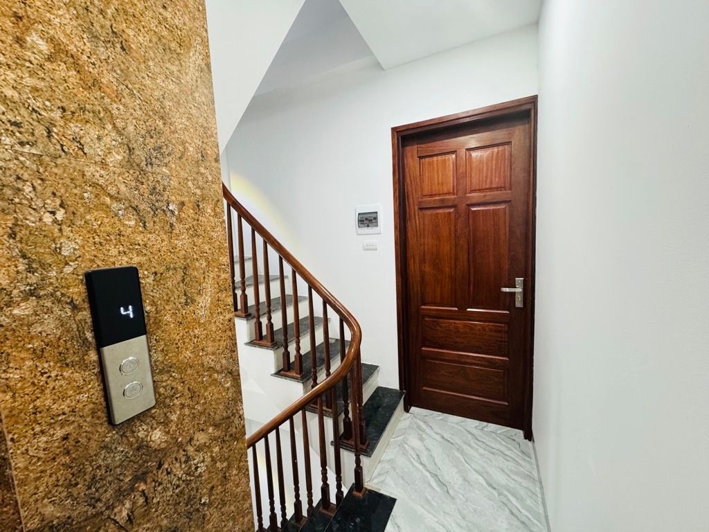 Bán nhà Minh Khai - diện tích 50m2 5 tầng - Thang máy - giá 13,5 tỷ