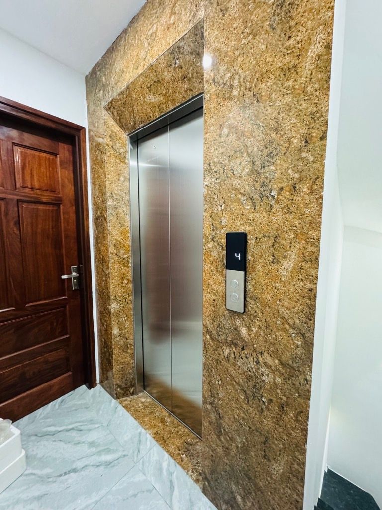 Bán nhà Minh Khai - diện tích 50m2 5 tầng - Thang máy - giá 13,5 tỷ