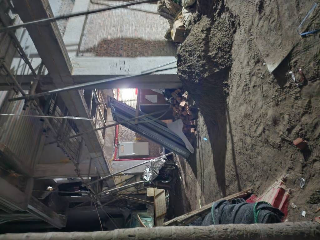 Bán nhà Bùi Xương Trạch - diện tích 70m2 7 tầng - Tòa căn hộ dịch vụ mới koong - giá 22,8 tỷ