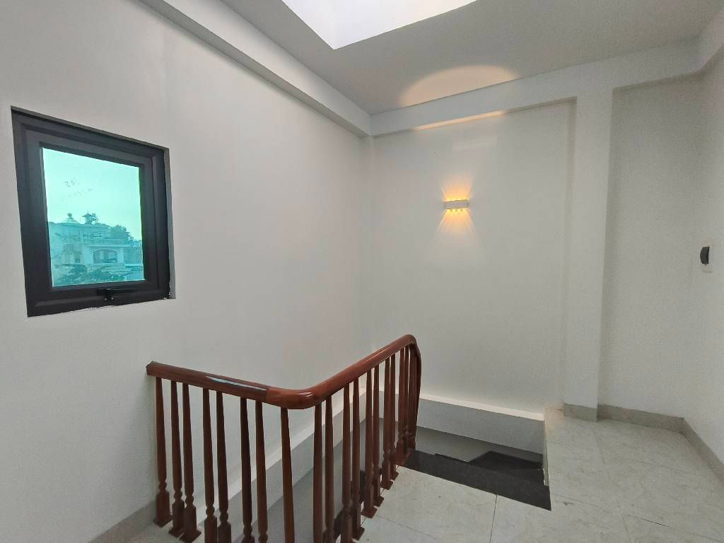 Bán nhà Ngõ Quỳnh - diện tích 32m2 5 tầng - Ô tô tránh đỗ cửa - giá 8,6 tỷ