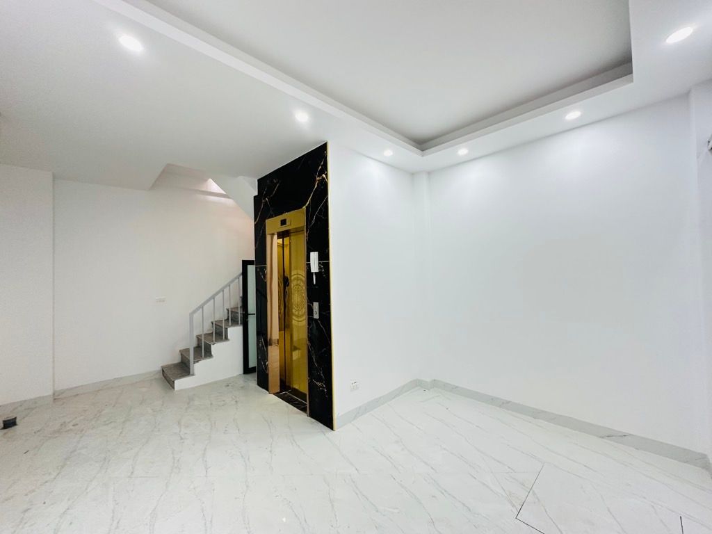 Bán nhà Thúy Lĩnh - diện tích 30m2 6 tầng - ô tô tránh - giá 7,4 tỷ