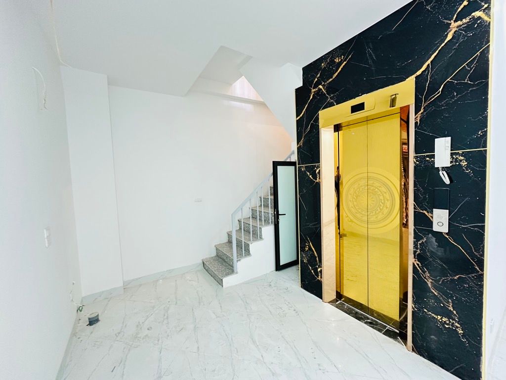 Bán nhà Thúy Lĩnh - diện tích 30m2 6 tầng - ô tô tránh - giá 7,4 tỷ