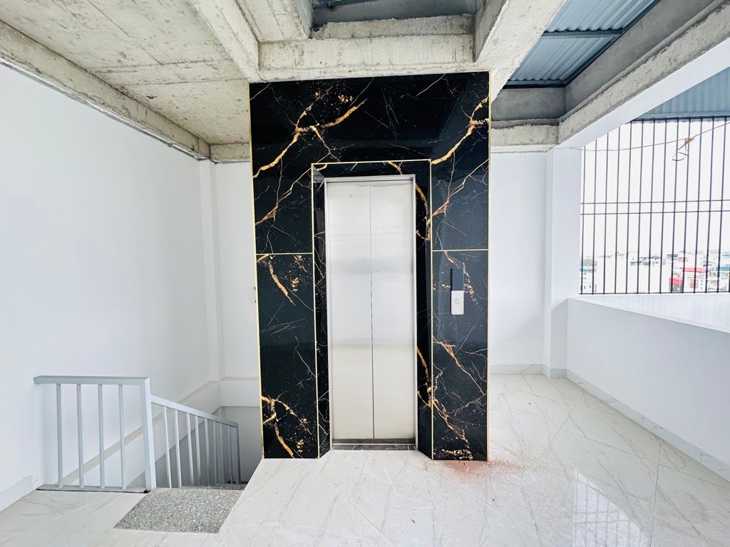 Bán nhà Thúy Lĩnh - diện tích 30m2 6 tầng - ô tô tránh - giá 7,4 tỷ