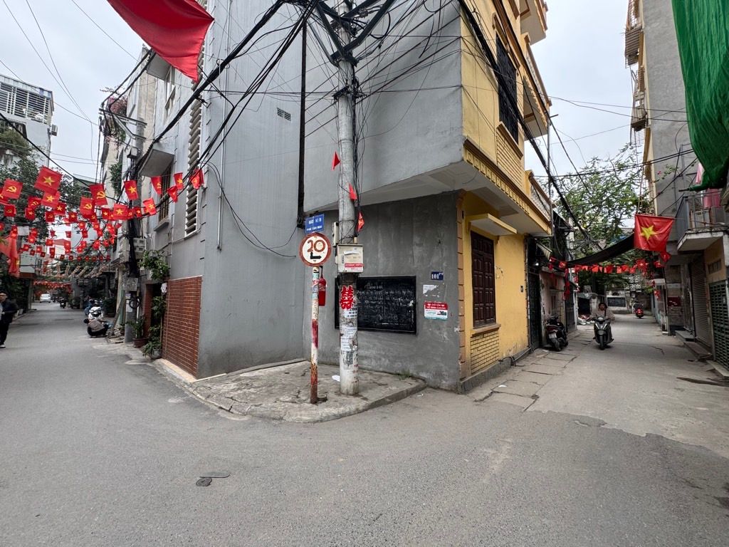 Bán nhà Tân Mai - diện tích 58m2 2 tầng - ô tô đỗ gần nhà - giá 4,8 tỷ