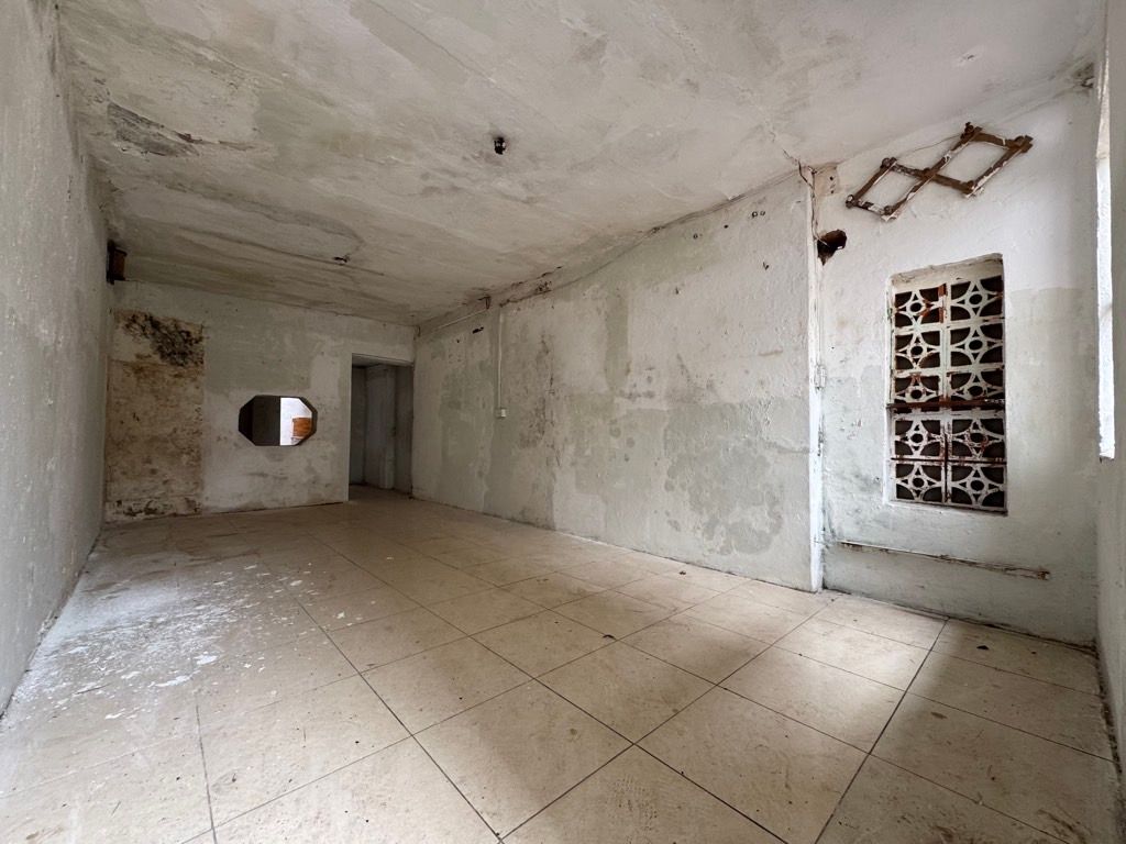 Bán nhà Tân Mai - diện tích 55m2 2 tầng - ô tô đỗ trong nhà - giá 5,8 tỷ