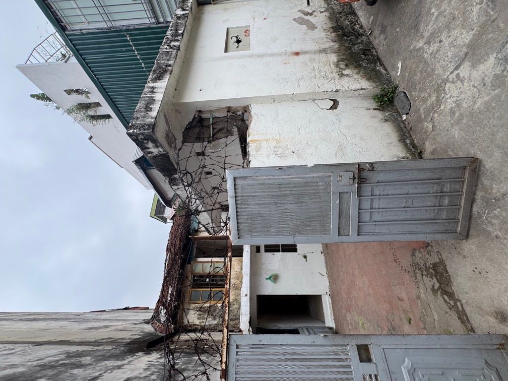 Bán nhà Tân Mai - diện tích 55m2 2 tầng - ô tô đỗ trong nhà - giá 5,8 tỷ