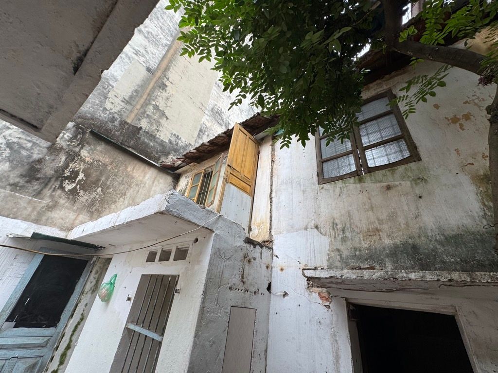 Bán nhà Tân Mai - diện tích 55m2 2 tầng - ô tô đỗ trong nhà - giá 5,8 tỷ