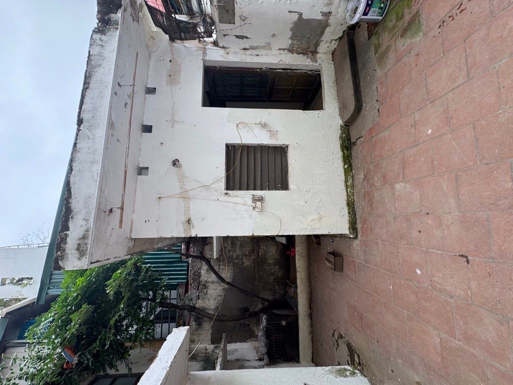 Bán nhà Tân Mai - diện tích 55m2 2 tầng - ô tô đỗ trong nhà - giá 5,8 tỷ